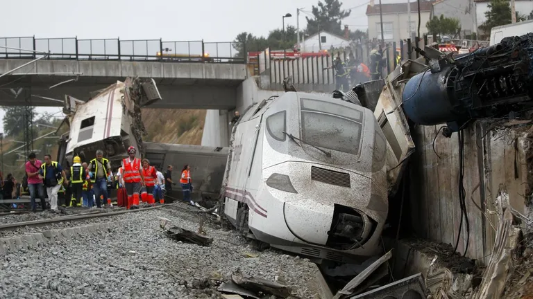 Al menos 39 muertos por choque de trenes de alta velocidad en Córdoba