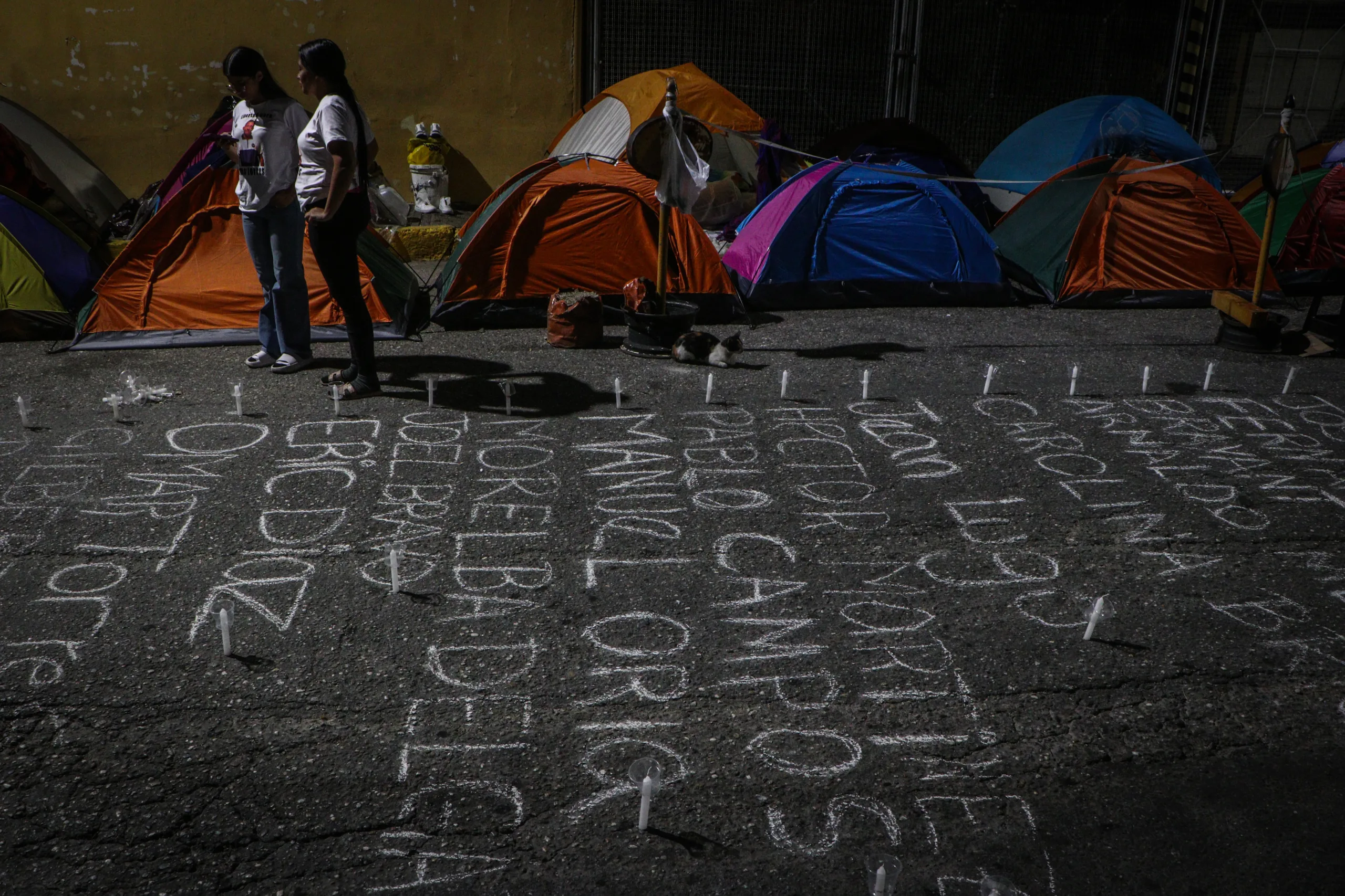 Venezolanos exigen la pronta excarcelación de cientos de presos políticos. Fotos Daniel Hernández