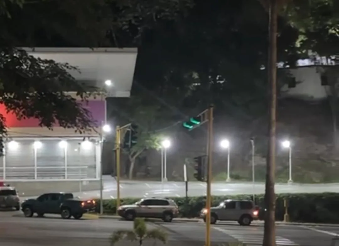 Abiertos pocos supermercados y farmacias, cerradas las estaciones de gasolina