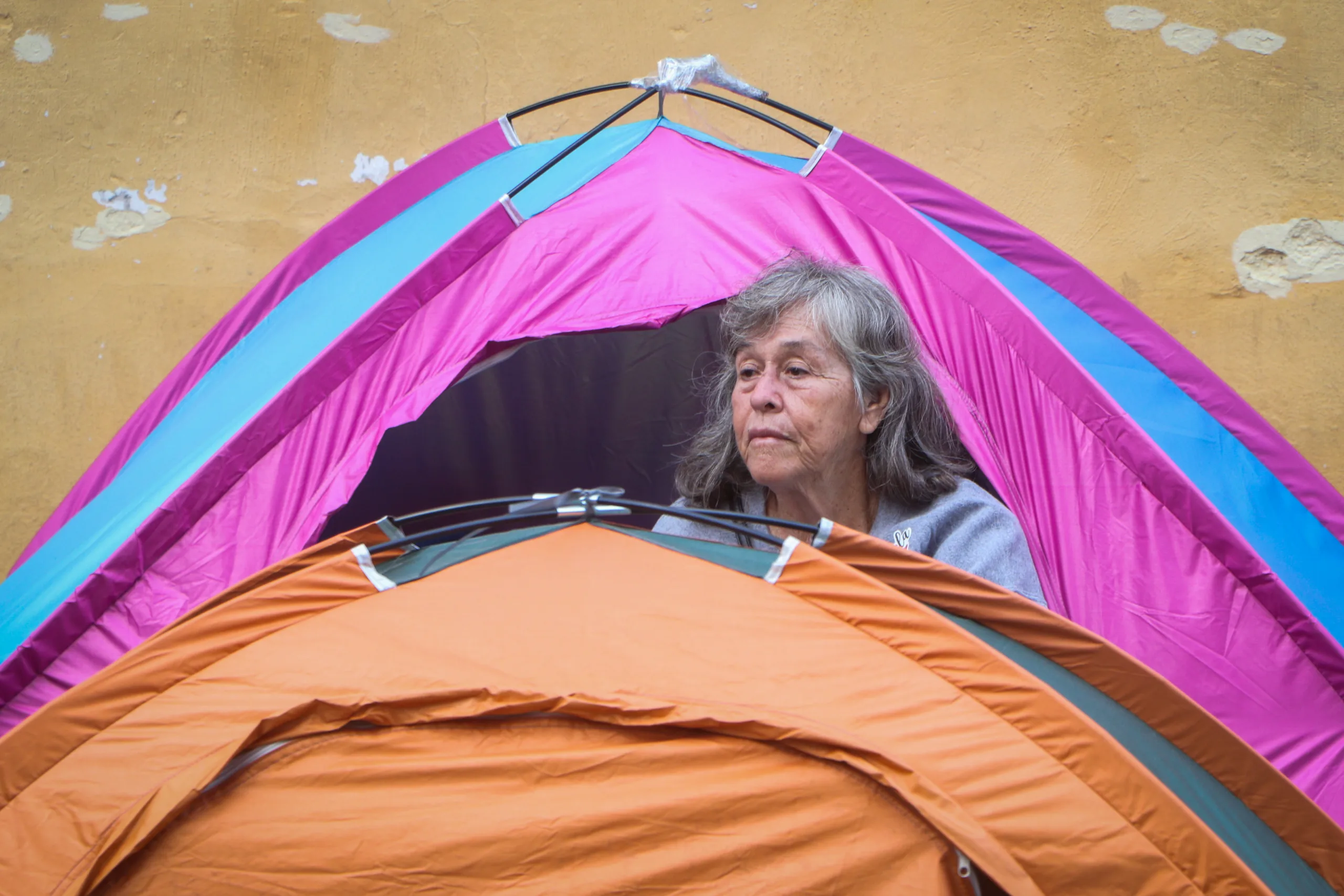 *ONG Clipp activa centros de acopio para ayudar a familiares de presos políticos que acampan esperando su excarcelación.