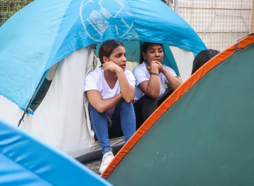 *ONG Clipp activa centros de acopio para ayudar a familiares de presos políticos que acampan esperando su excarcelación.