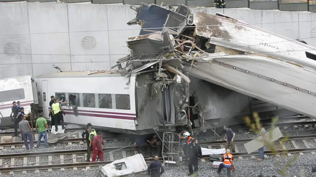 Al menos 39 muertos por choque de trenes de alta velocidad en Córdoba