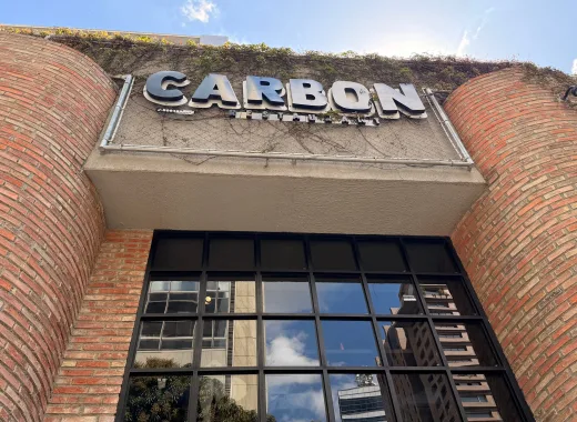 Carbón: la historia del restaurante que se creó para tener "el mejor pollo de Caracas"