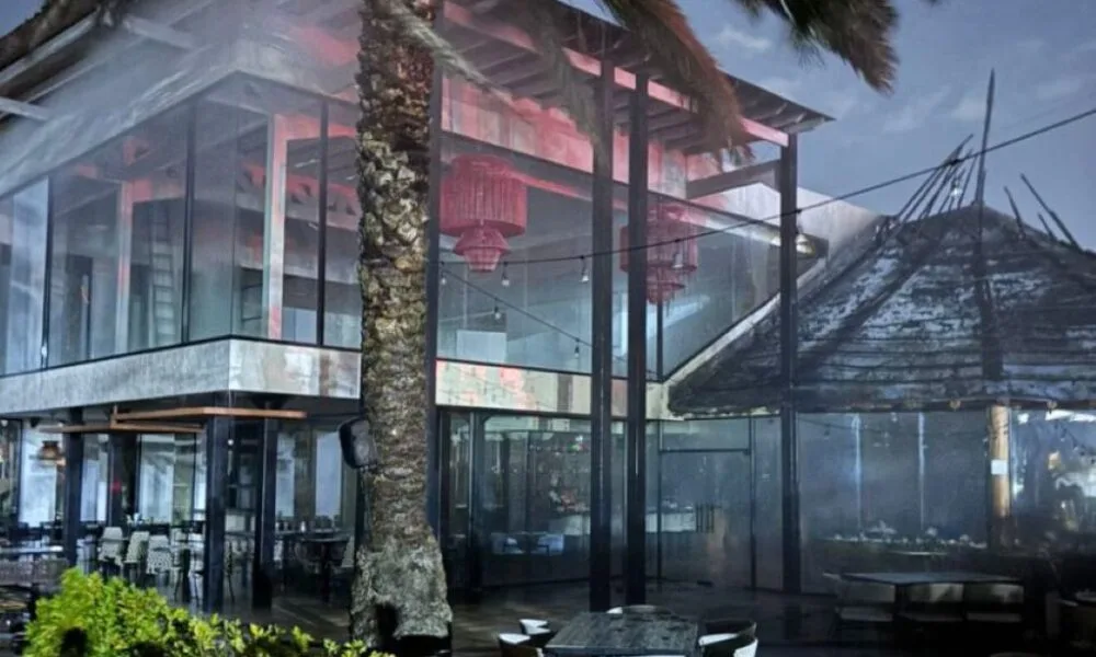 Incendio en el restaurante Oura de Lechería por fuegos artificiales dentro del local