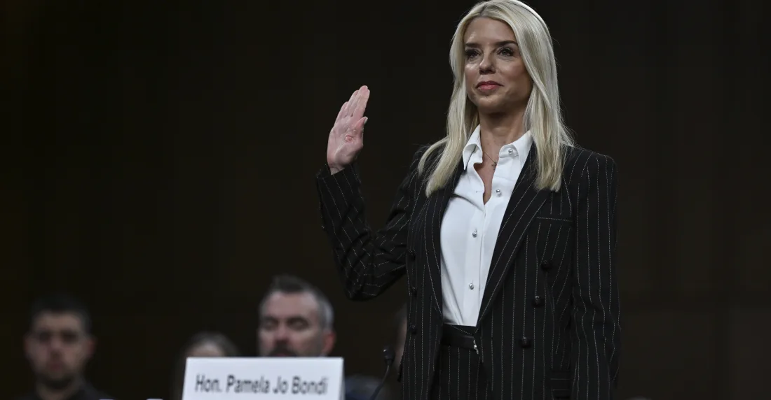 Pamela Bondi, fiscal general de Estados Unidos, se pronunció hoy 27 de marzo sobre el proceso judicial contra Nicolás Maduro y Cilia Flores, un día después de la segunda audiencia del caso. Ambos han sido imputados por el gobierno de Donald Trump por narcoterrorismo y otros delitos.