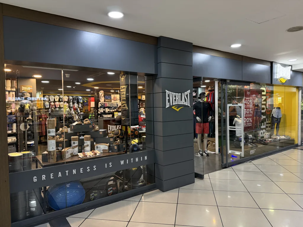 Tiendas centro comercial El Recreo