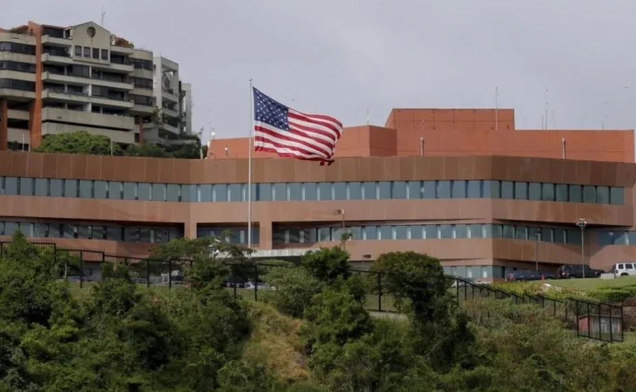 Embajada de EE.UU. vuelve a izar su bandera en Caracas