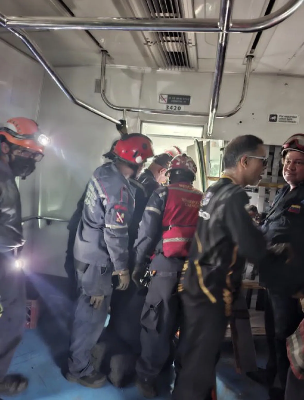 Descarrila y choca un ferrocarril en La Rinconada: hay al menos 10 heridos