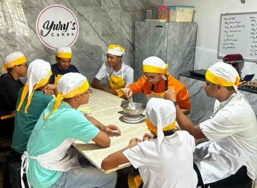 Niños de Hogar Bambi aprendieron sobre pastelería con Yury Rodríguez