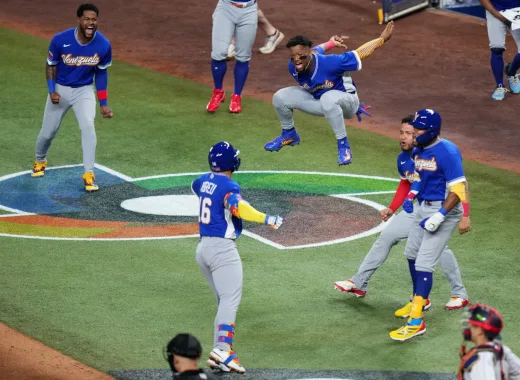 Venezuela vence al campeón Japón y pasa a semifinales del Clásico Mundial de Béisbol