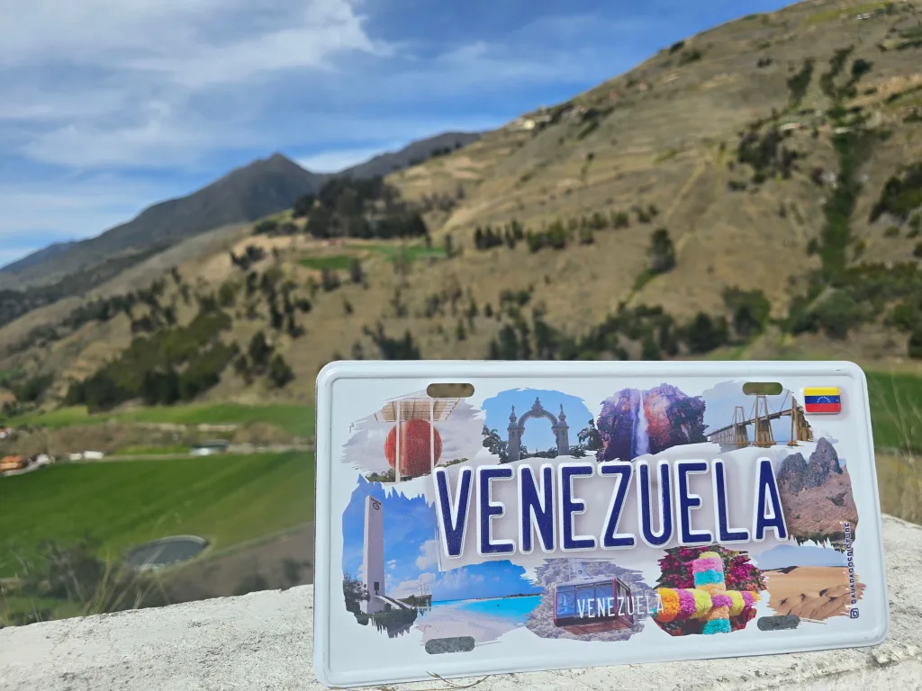 Galápagos Picture: por fin Venezuela escribe su nombre en placas turísticas decorativas