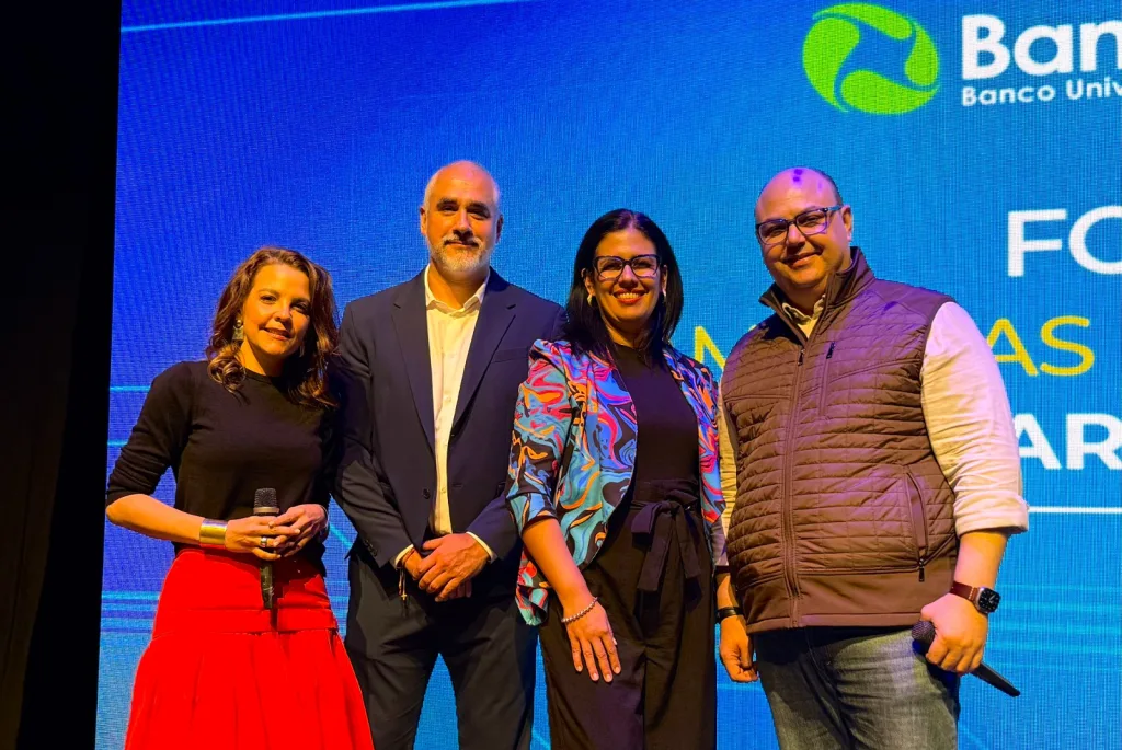 De izquierda a derecha: Isa Bermúdez, Luis Oliveros, Luz Aimara Morales y Joco González, ponentes del foro para emprendedores de Bancamiga.
