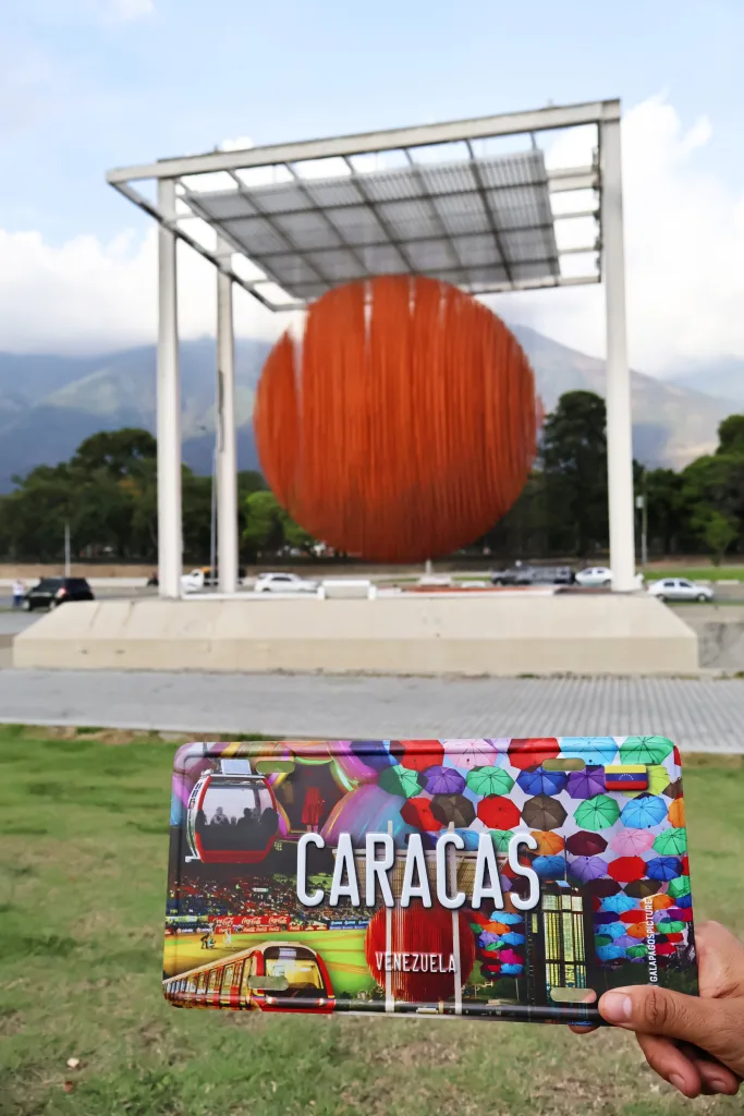 Galápagos Picture: por fin Venezuela escribe su nombre en placas turísticas decorativas