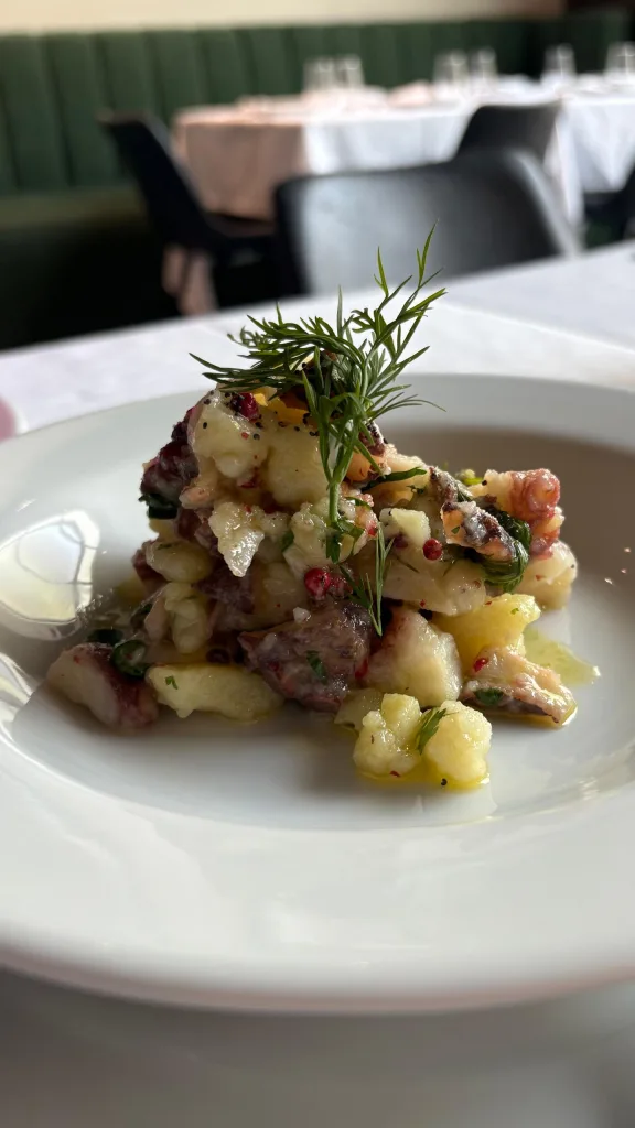 Lunara: el restaurante de inspiración mediterránea escondido en El Rosal