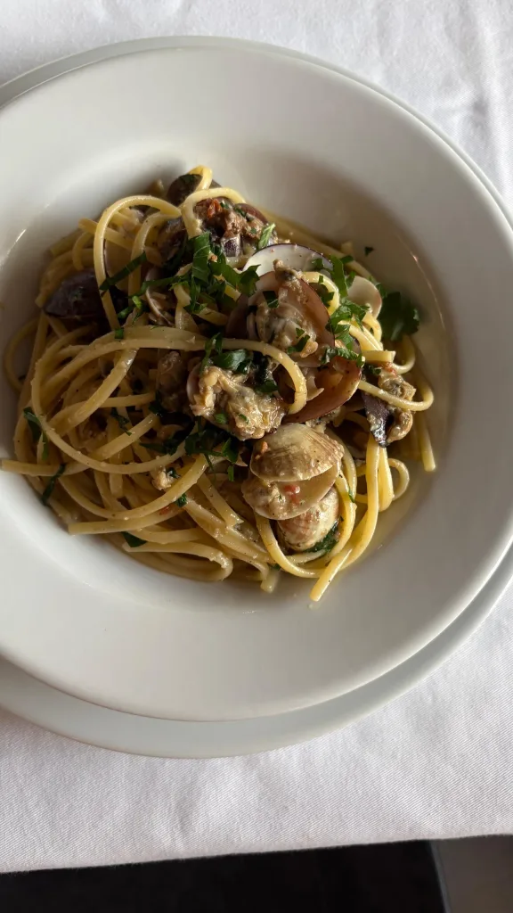 Lunara: el restaurante de inspiración mediterránea escondido en El Rosal