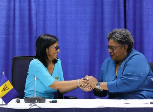 Delcy Rodríguez regresa de Barbados: los invitó a invertir en petróleo