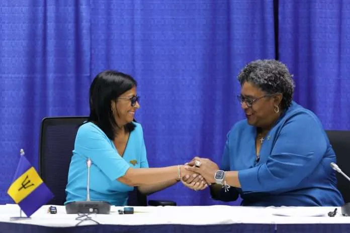 Delcy Rodríguez regresa de Barbados: los invitó a invertir en petróleo