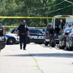 Hombre mata a tiros a 8 niños en Luisiana y huye en un carro robado