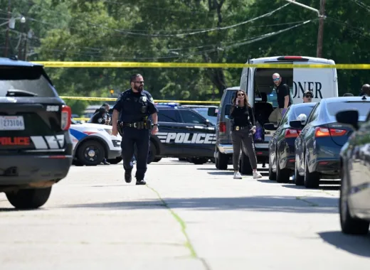 Hombre mata a tiros a 8 niños en Luisiana y huye en un carro robado