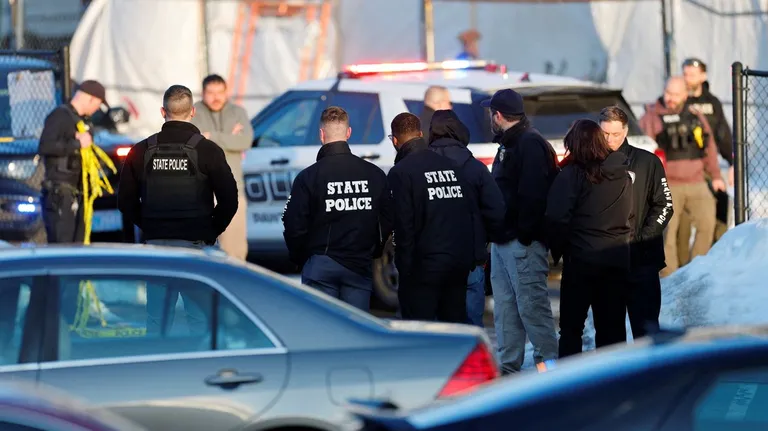 Hombre mata a tiros a 8 niños en Luisiana y huye en un carro robado