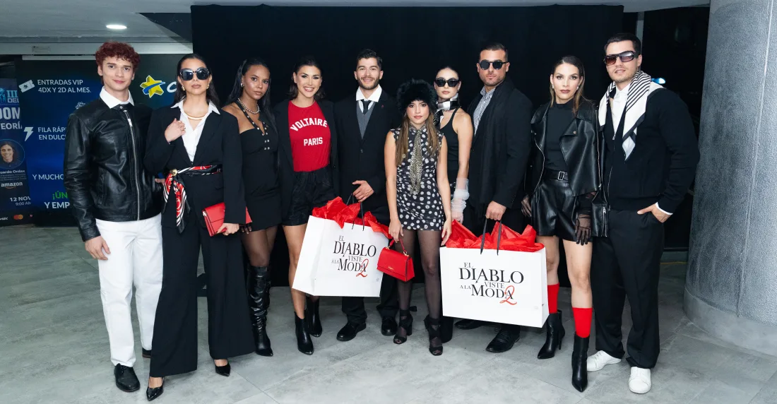 Desfile de Galería Avanti para el preestreno de El diablo viste a la moda 2 en Cinex