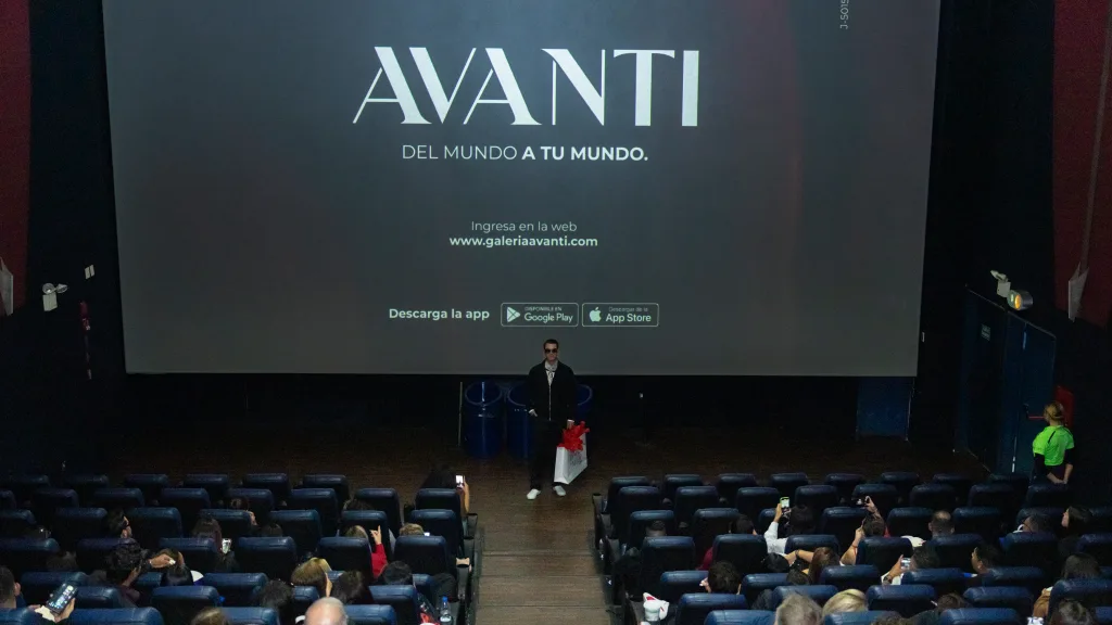 Desfile de Galería Avanti para el preestreno de El diablo viste a la moda 2 en Cinex