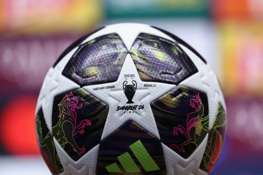 Balón AP PSG CHAMPIONS 
