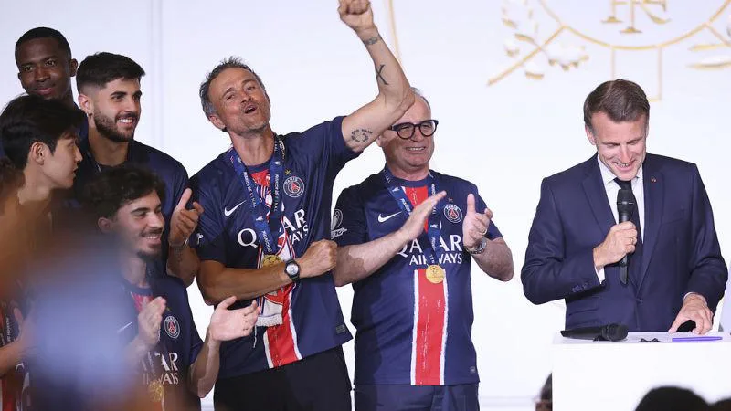 CHAMPIONS
