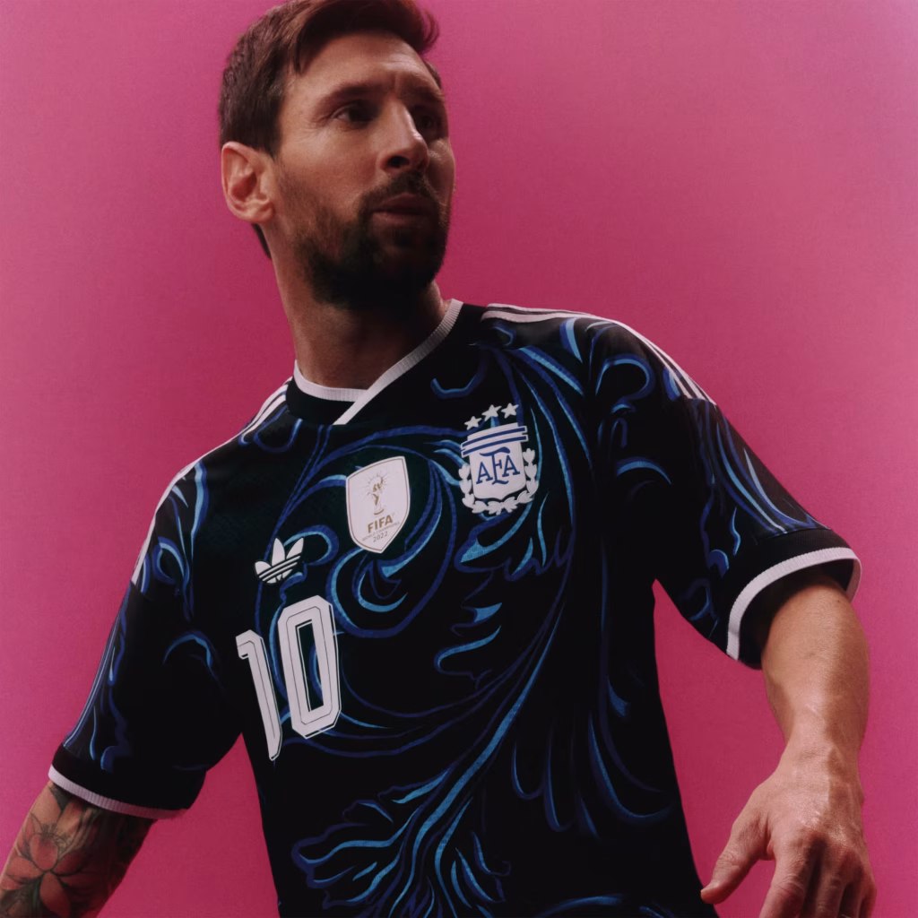 Franela local de Argentina para el Mundial 2026. Foto: Adidas