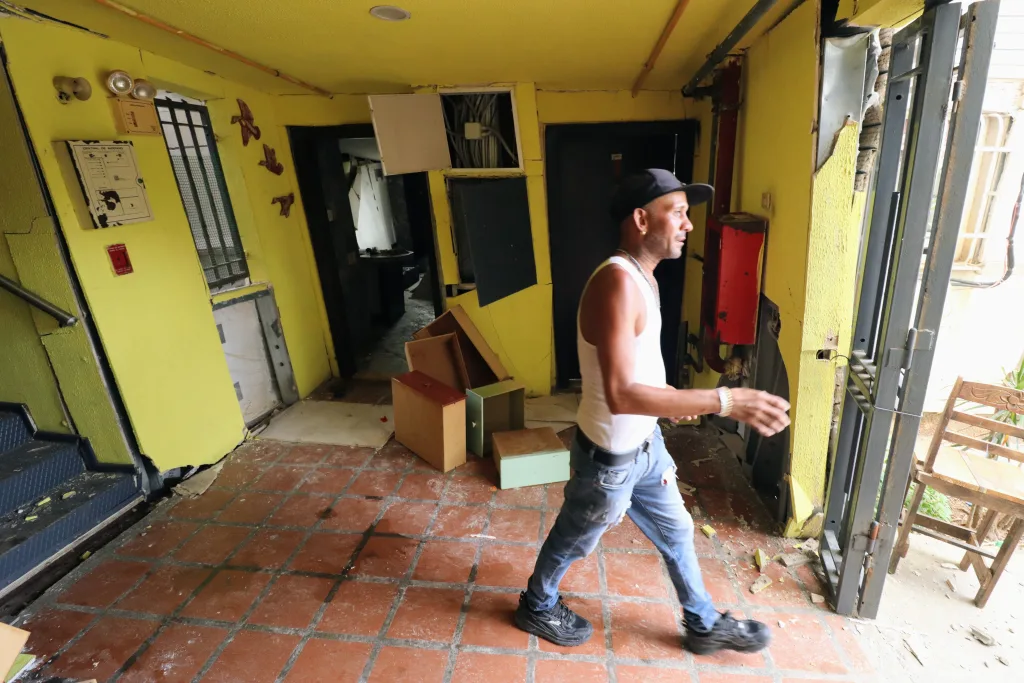 Colapsaron dos urbanismos de Misión Vivienda en Playa Grande (fotos)