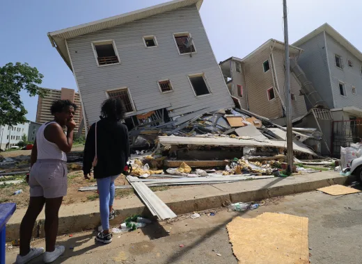 Colapsaron dos urbanismos de Misión Vivienda en Playa Grande (fotos)