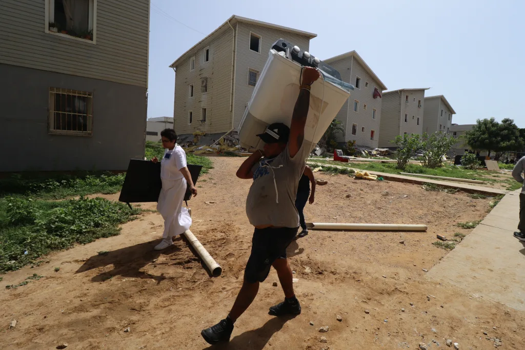 Colapsaron dos urbanismos de Misión Vivienda en Playa Grande (fotos)