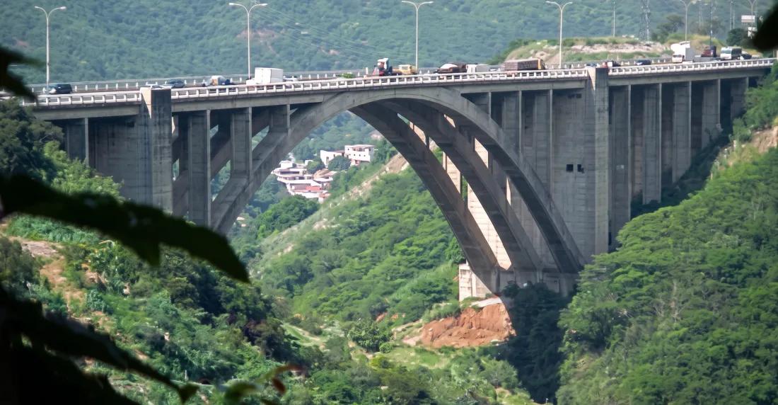 Revisarán estructura de los viaductos de la autopista a La Guaira