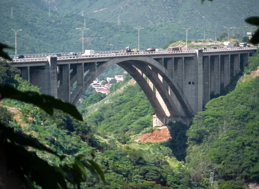 Revisarán estructura de los viaductos de la autopista a La Guaira