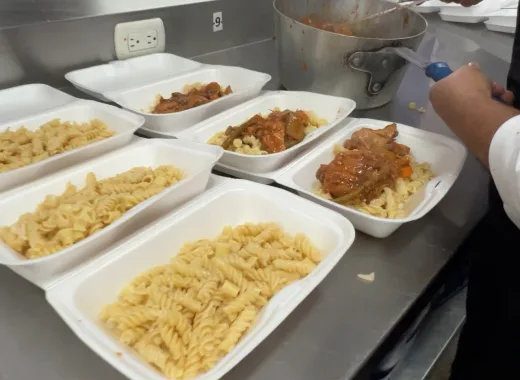 Comidas para donar: qué usar y qué no para que sean seguras