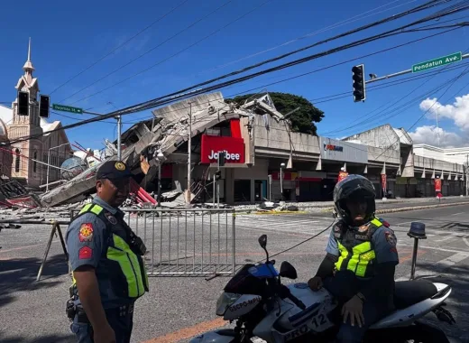 Terremoto de 7,8 en Filipinas deja decenas de muertos y varios edificios colapsados