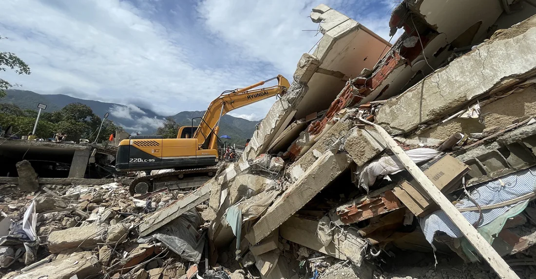 En este mes transcurrido entre el 3 de julio y el 3 de agosto, los venezolanos se enfocaron en superar el desastre causado por los dos terremotos del 24 de junio, en seguir buscando sobrevivientes, recuperando cuerpos y trazando lo que será la necesaria reconstrucción.