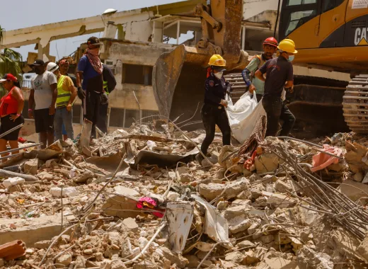 Cifra de fallecidos aumenta a 4.829 a raíz del terremoto