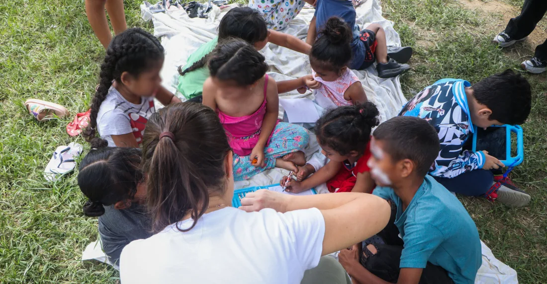 14 de septiembre Venezuela se prepara para celebrar el Día del Niño en medio de una emergencia humanitaria que demorará mucho tiempo en ceder. Según cifras de Unicef, más de 680.000 niños y niñas necesitan asistencia humanitaria en las zonas afectadas por el doble terremoto. A tres semanas de la tragedia, miles de familias continúan en refugios temporales.