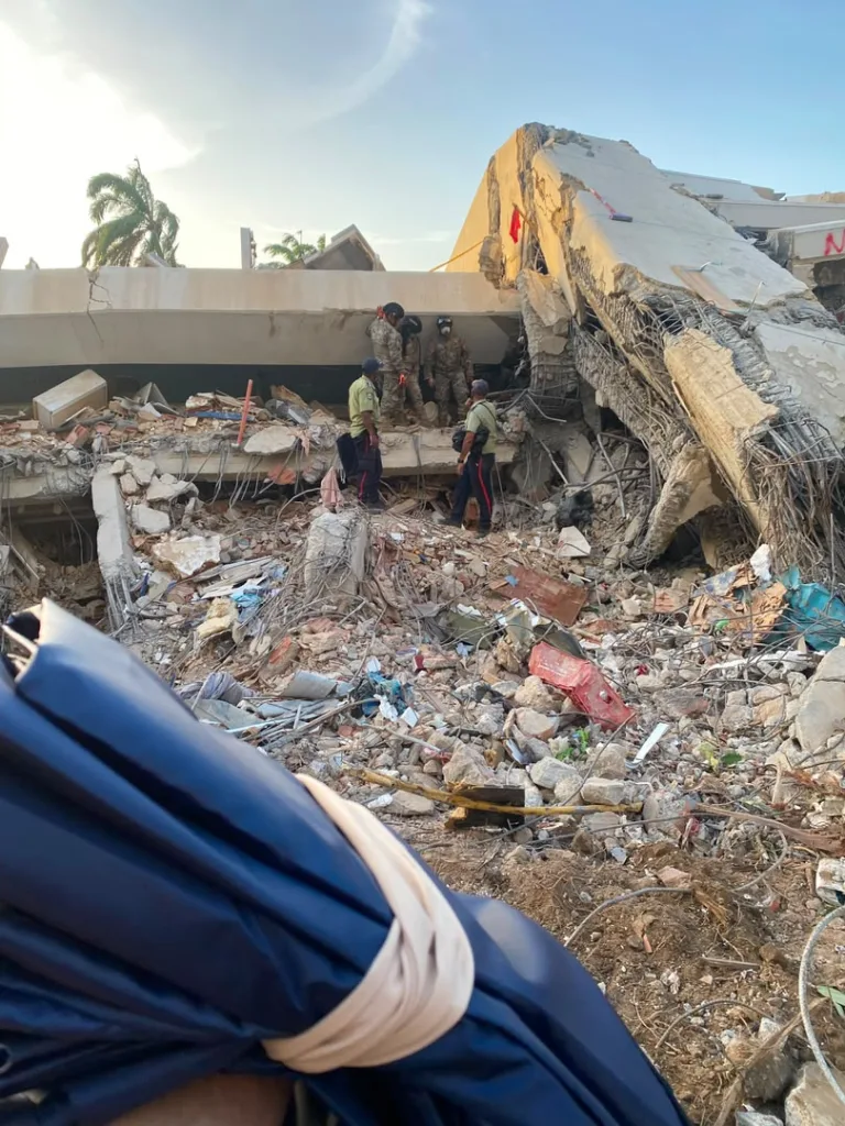 Entrega de las bolsas mortuorias de Tefi Sánchez en La Guaira