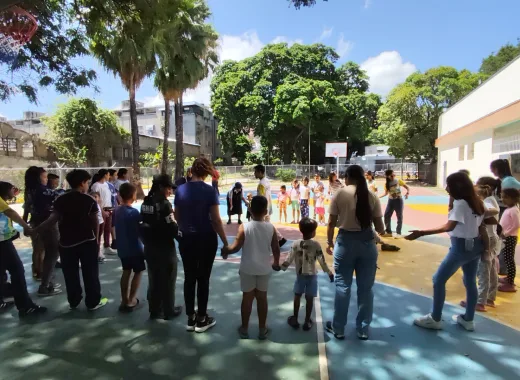 Misiones católicas acompañan a familias de los refugios de Caracas y La Guaira