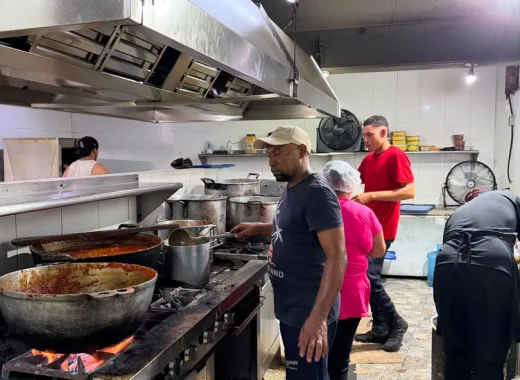 Comedor de La Guaira reparte 5.000 comidas diarias a afectados por el terremoto