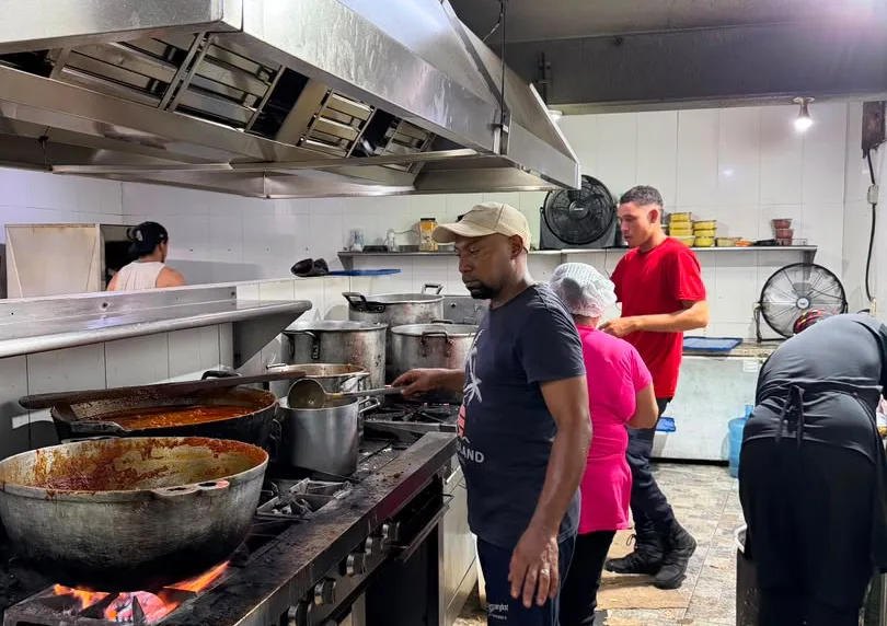 Comedor de La Guaira reparte 5.000 comidas diarias a afectados por el terremoto