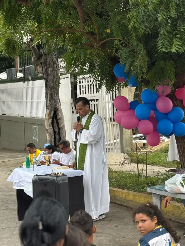 Misiones católicas acompañan a familias de los refugios de Caracas y La Guaira