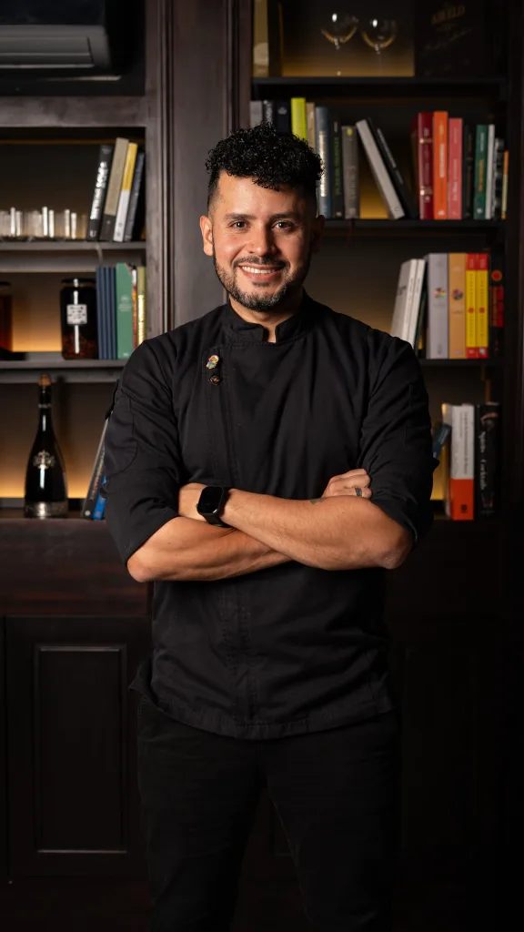 Edwin Lobo, mixólogo venezolano en Ecuador: "El bar también es cultura"
