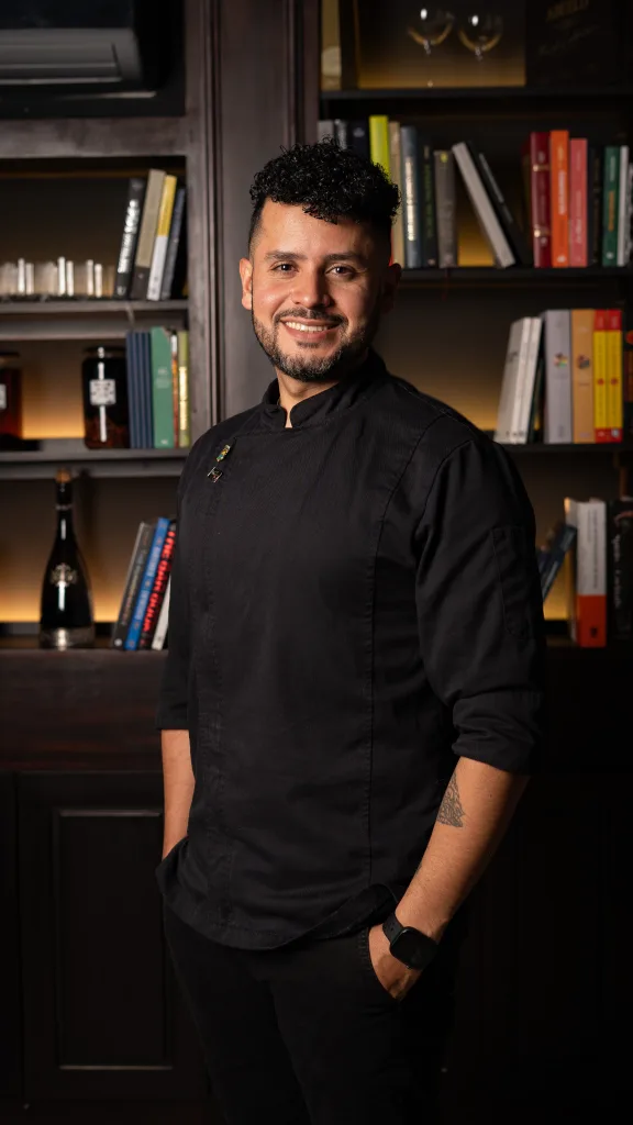 Edwin Lobo Edwin Lobo, mixólogo venezolano en Ecuador: "El bar también es cultura"