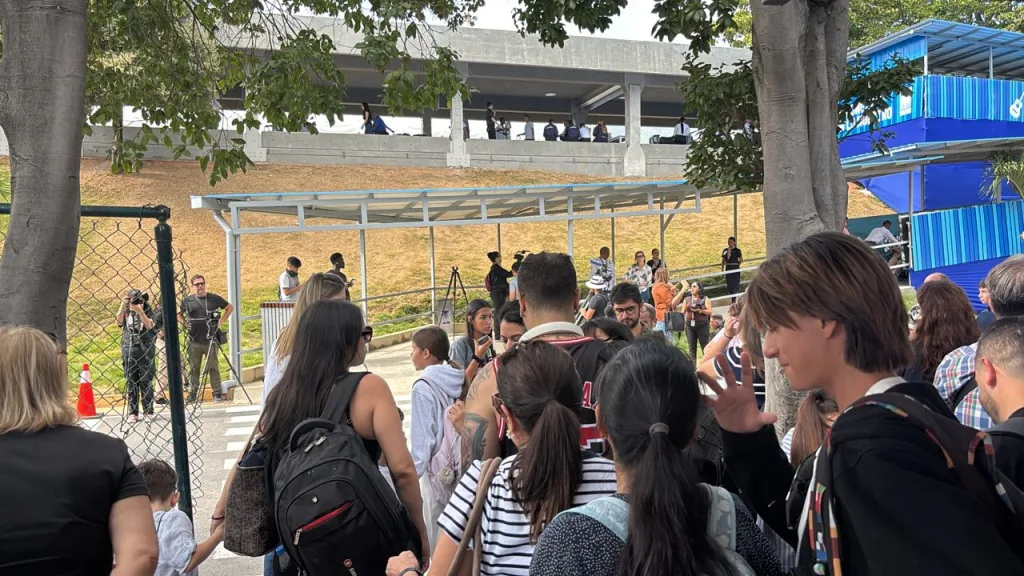 Aeropuerto de Maiquetía: pasajeros hacen largas filas este #1Sep (+ fotos)