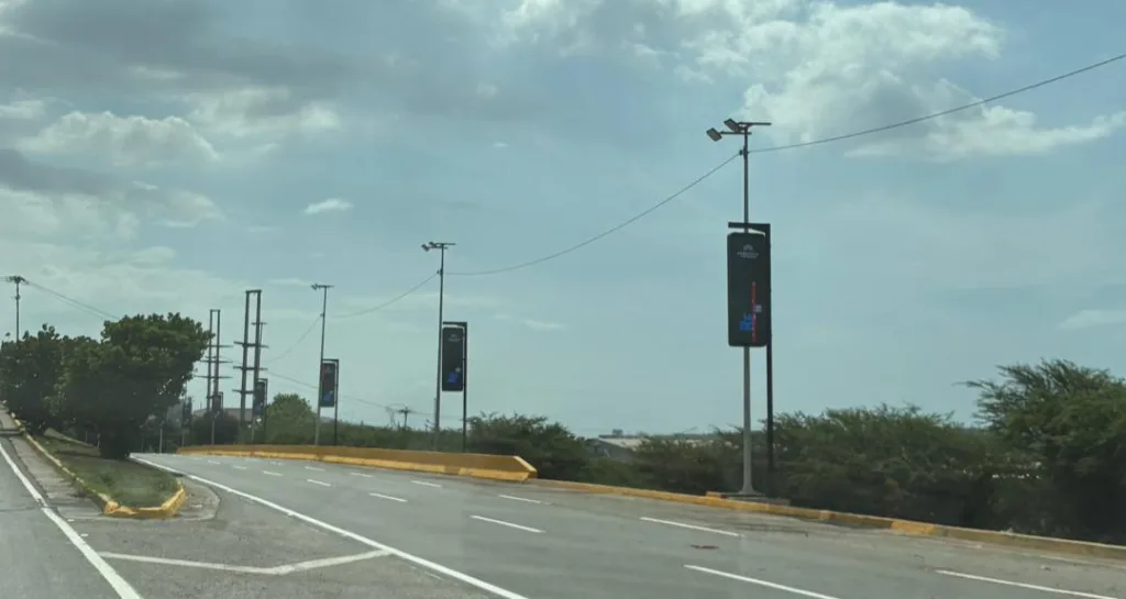 Aeropuerto de Maiquetía: pasajeros hacen largas filas este #1Sep (+ fotos)