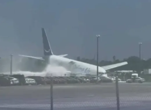 Avión de Amazon derrapa y se incendia en el Aeropuerto de Miami