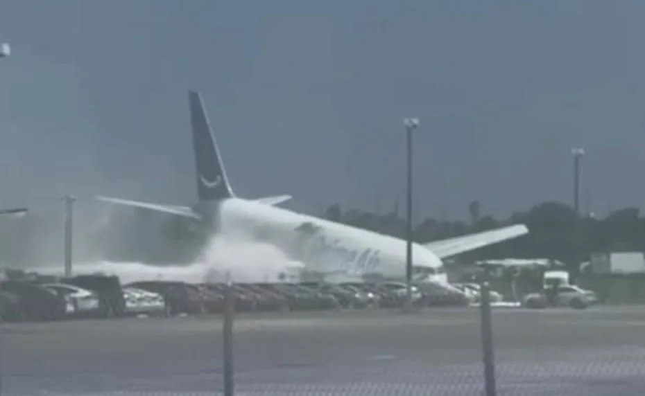 Avión de Amazon derrapa y se incendia en el Aeropuerto de Miami